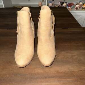 Journee Collection Vally Bootie Size 7.5 WD Taupe Ankle Boots